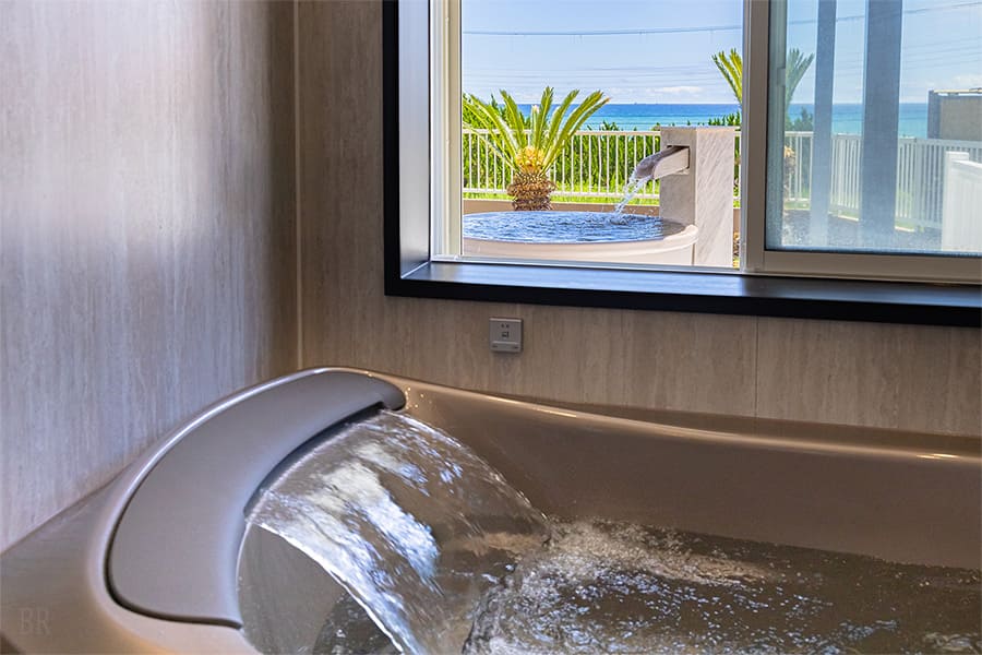 Ocean-View Hot Spring Bath & Indoor Bathroom